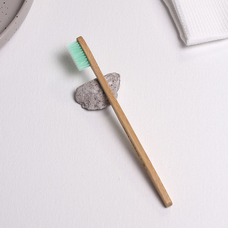 Бамбуковая зубная щетка с плоской ручкой, зеленая