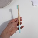 Бамбуковая зубная щетка с круглой ручкой, голубая